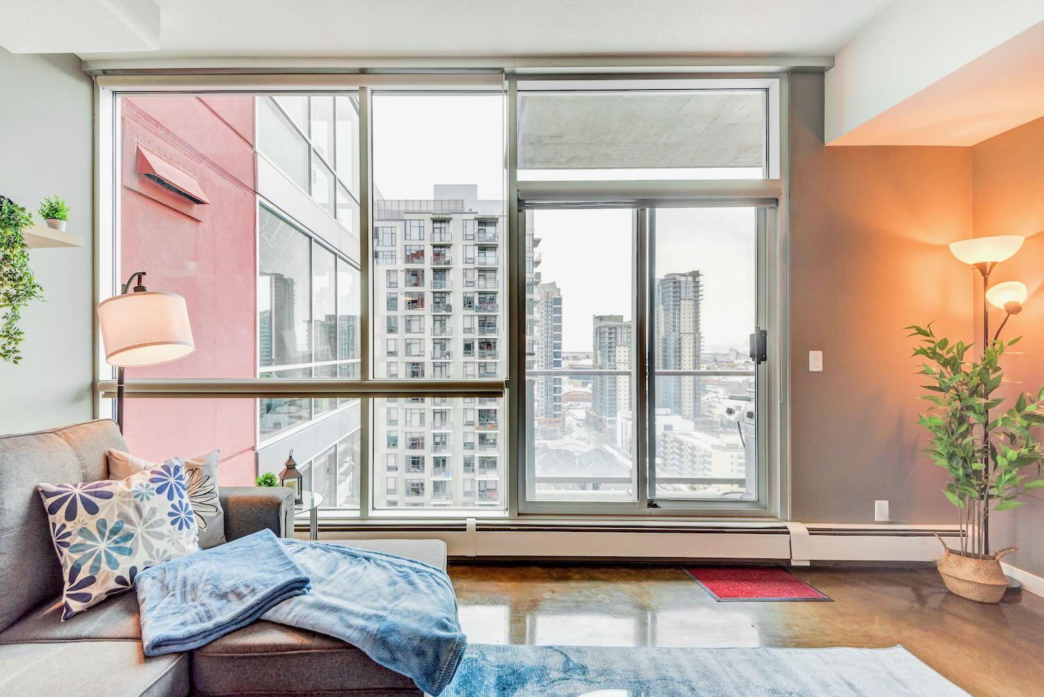 Modern 2Br Condo - King Bed - Downtown City Views YYC Eksteriør billede